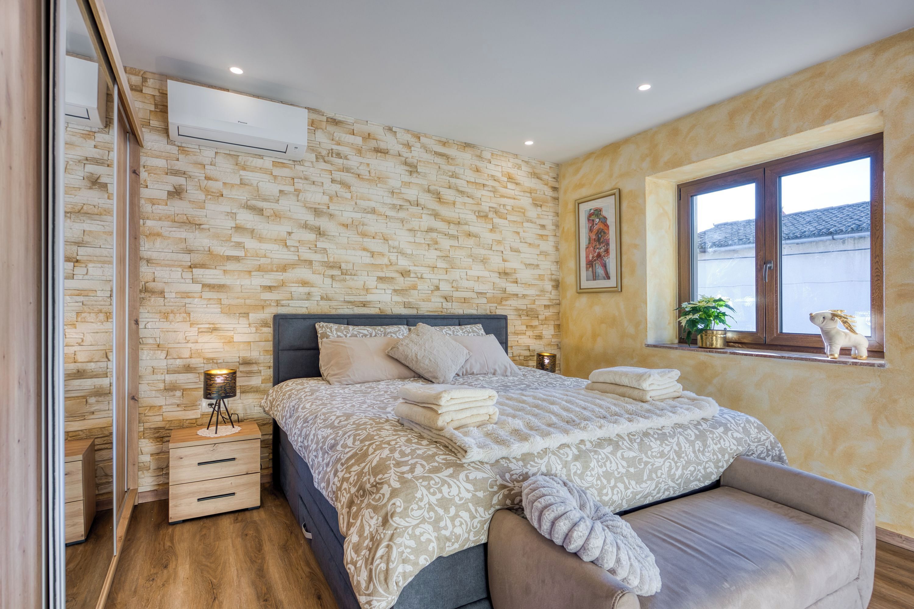 2 ห้องนอน, เตารีด/โต๊ะรีดผ้า, Wi-Fi, ผ้าปูที่นอน