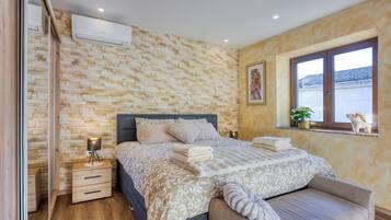 Standard House, Multiple Bedrooms (Vila Leonarda) | 2 bedrooms, iron/ironing board, free WiFi, bed sheets