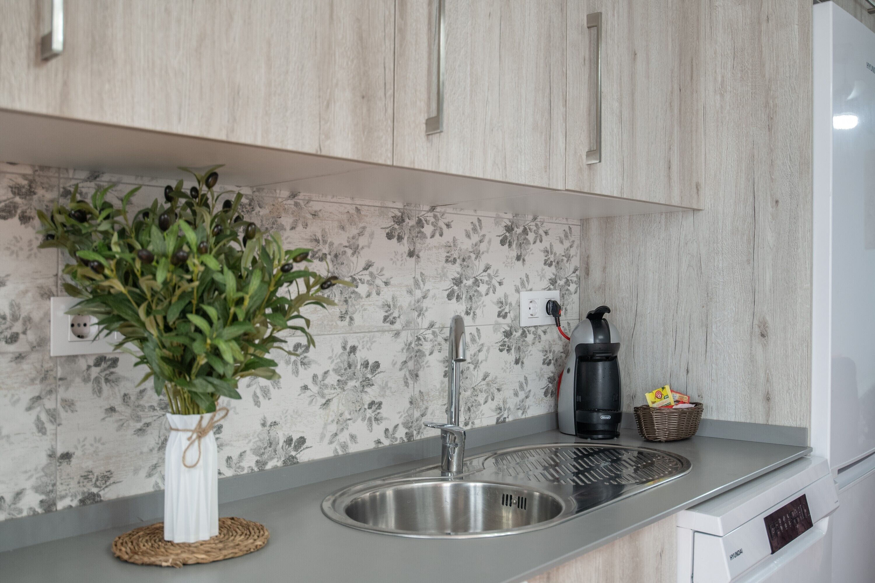 Geladeira, micro-ondas, fogão, cooktop