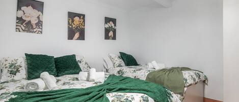 2 soverom, strykejern/-brett, wi-fi og sengetøy