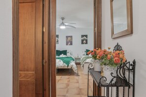 2 dormitorios, tabla de planchar con plancha, wifi y ropa de cama