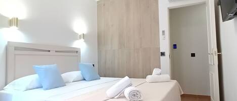 Fer et planche Ă repasser, Wi-Fi, draps fournis