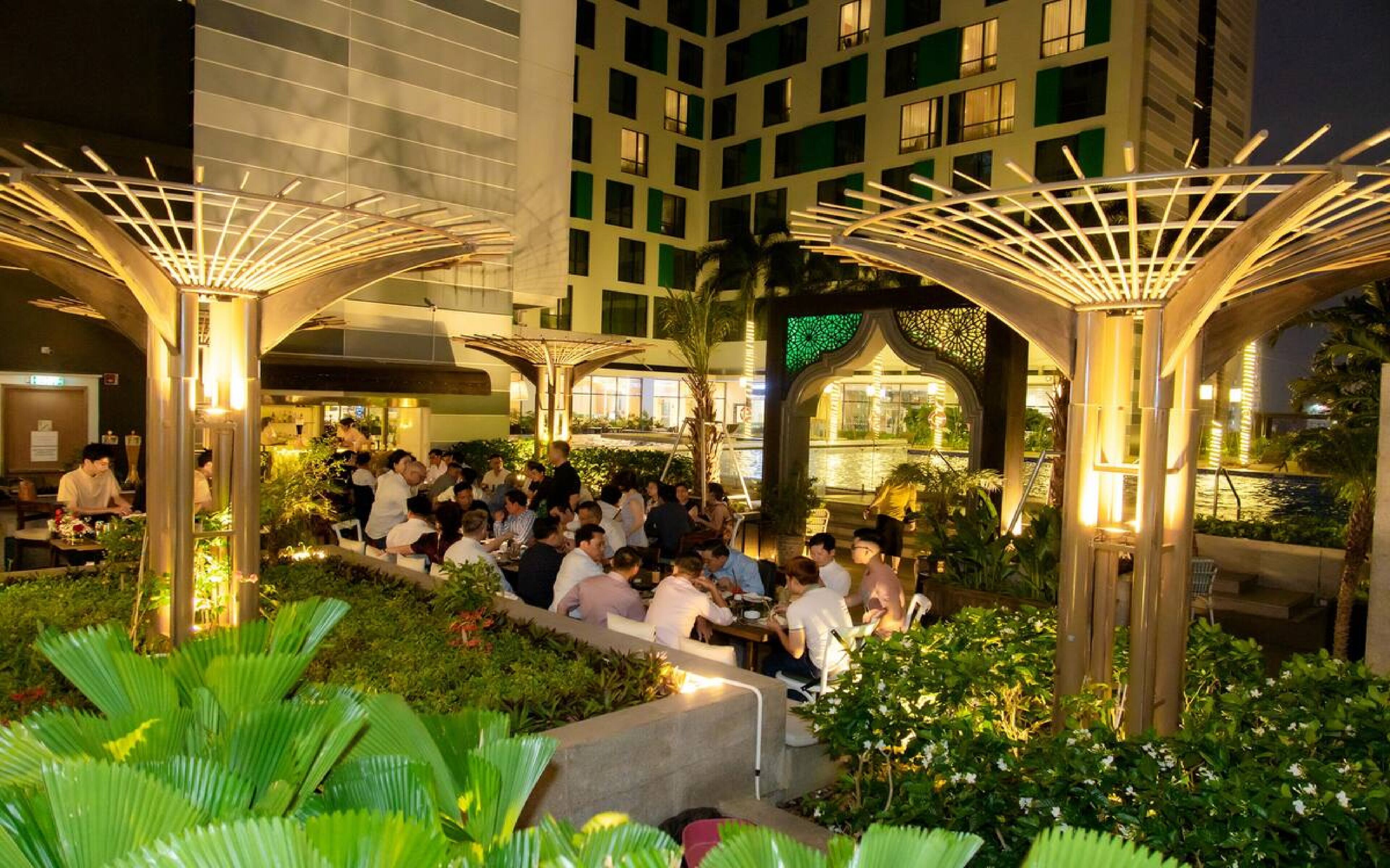 屋外ダイニングエリア