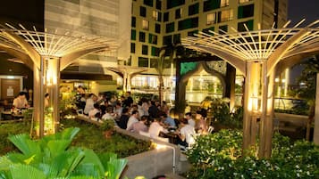 屋外ダイニングエリア