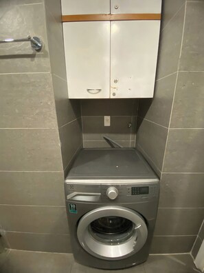 Departamento de lujo, 2 habitaciones, vista a la alberca | Lavandería