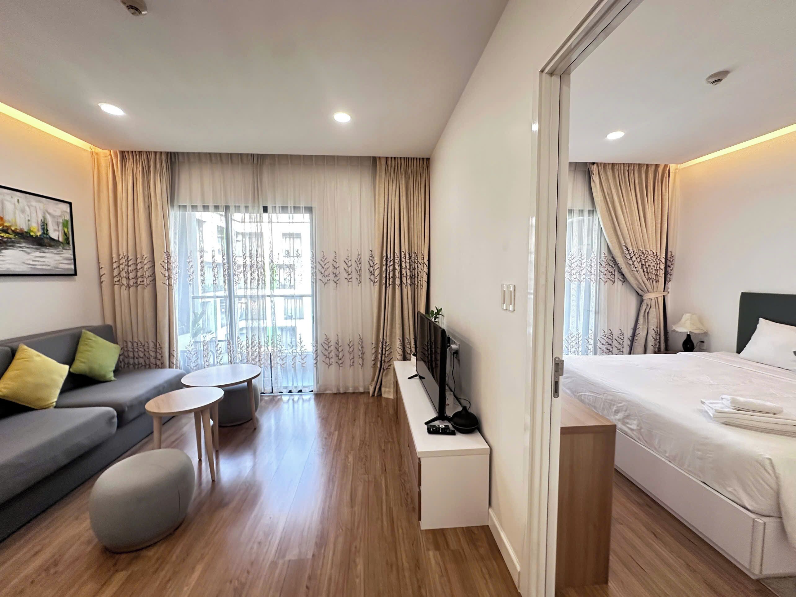 Luxury Apartment, 1 Bedroom, Kitchen, Pool View | Living area