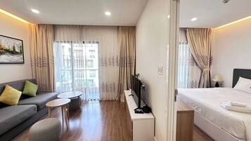 Luxury Apartment, 1 Bedroom, Kitchen, Pool View | Living area