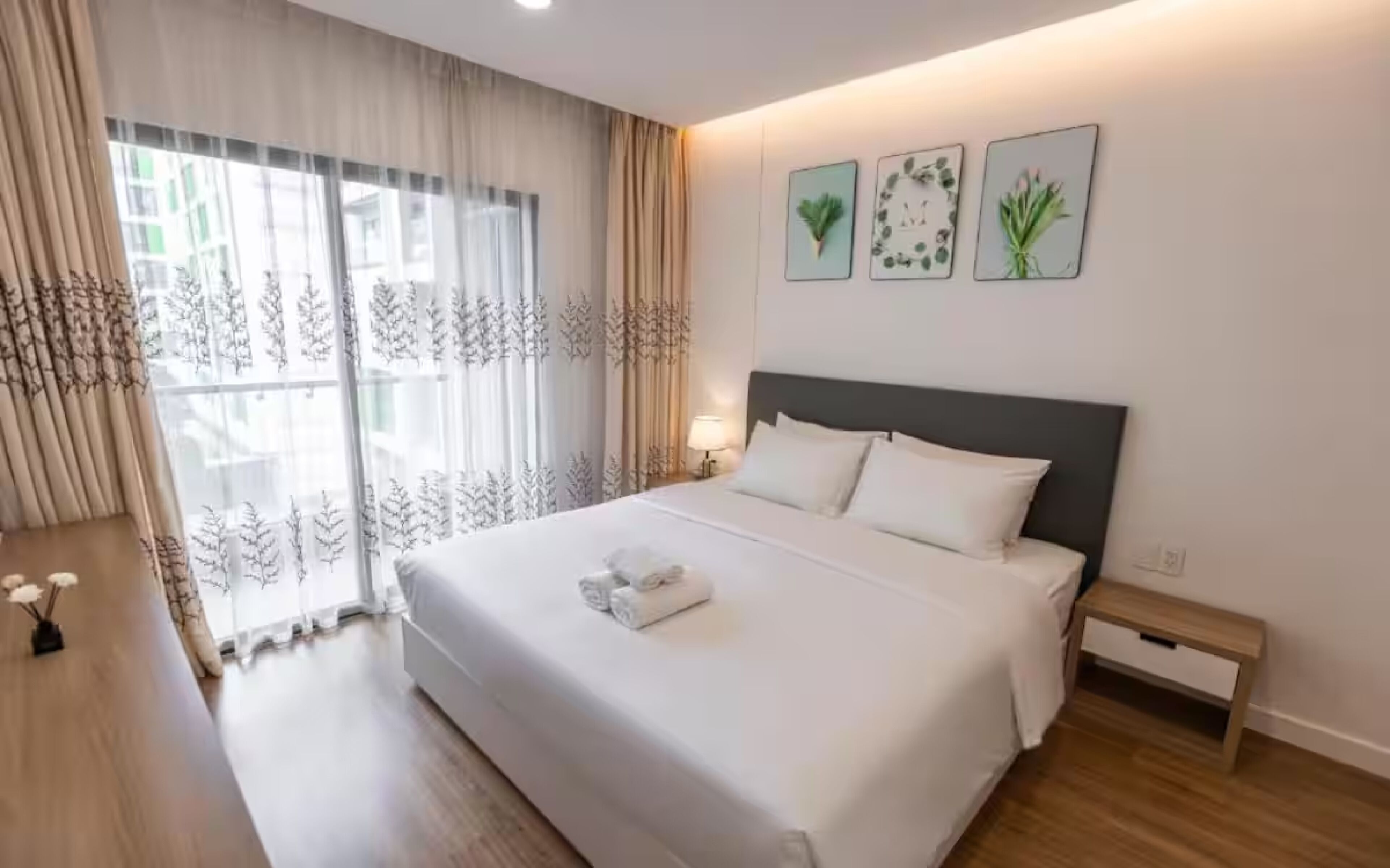 Căn hộ Cao cấp, 1 phòng ngủ, bếp, quang cảnh hồ bơi | Minibar với thức uống miễn phí, bàn 