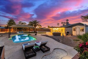 Outdoor pool - Chandler oasis with pool & hot tub  (Chandler)