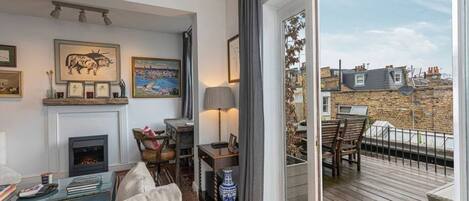 テレビ、書斎 / ワークスペース