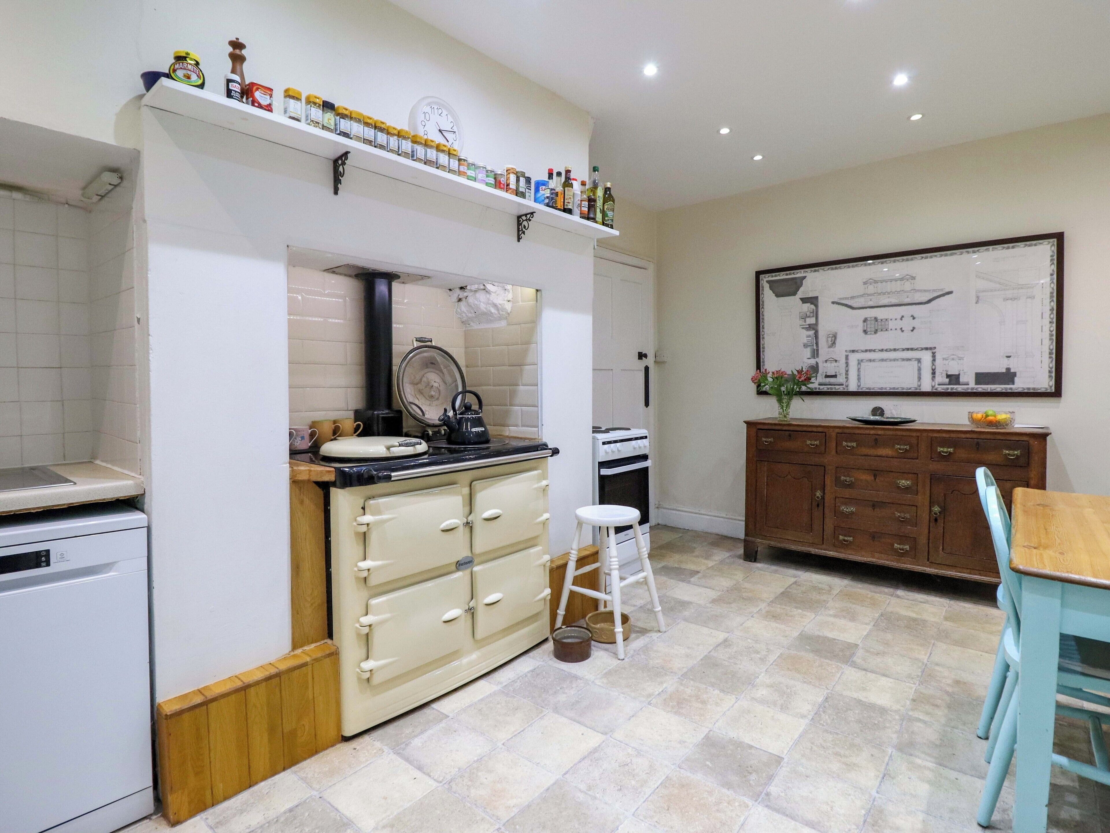 Dishwasher, cookware/dishes/utensils