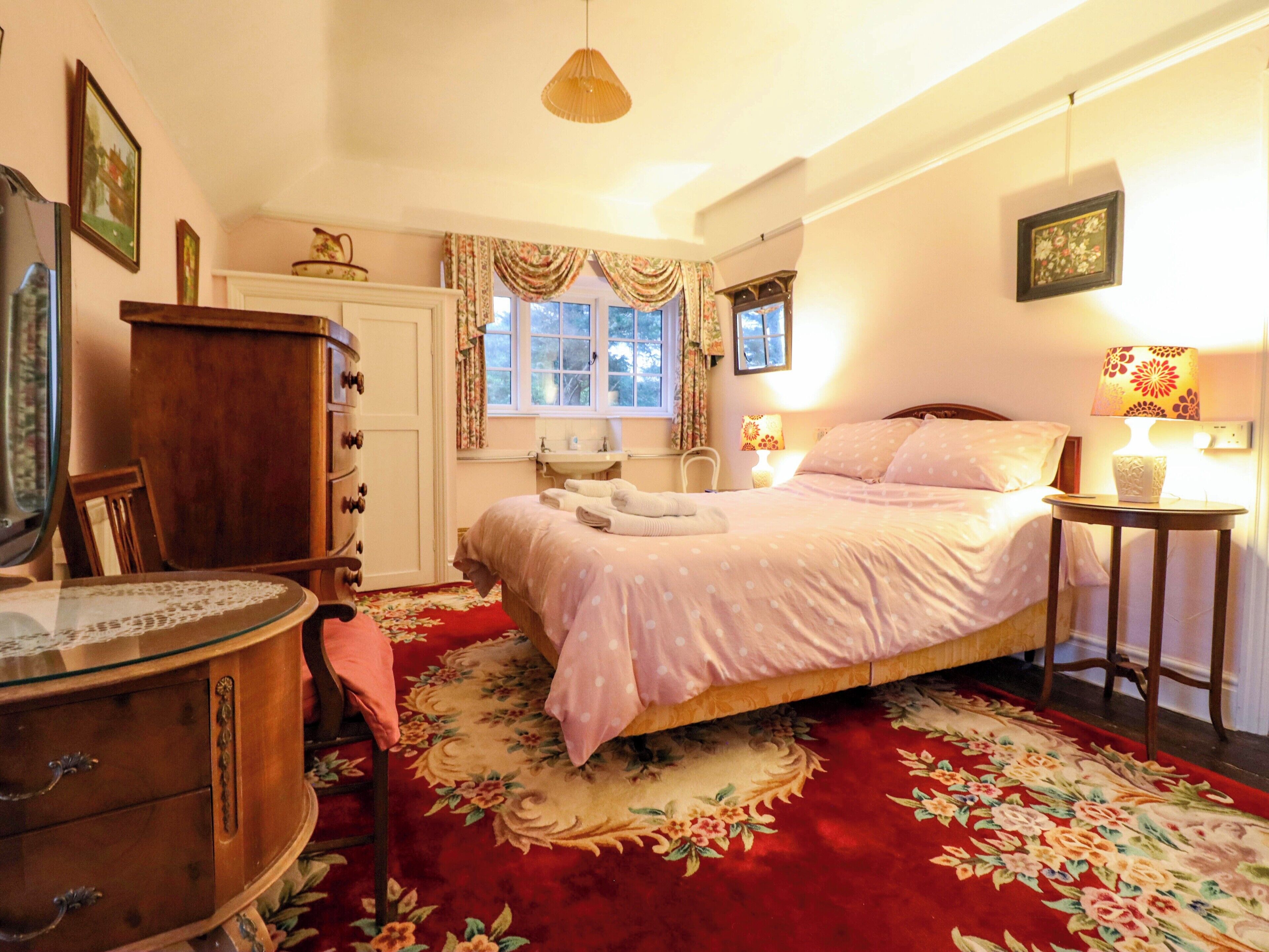 4 bedrooms, individually decorated, individually furnished, free WiFi