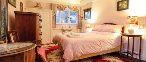 4 bedrooms, individually decorated, individually furnished, free WiFi