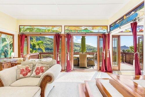 Hale Malino Home with Fireworks & Diamond Head Views near UH