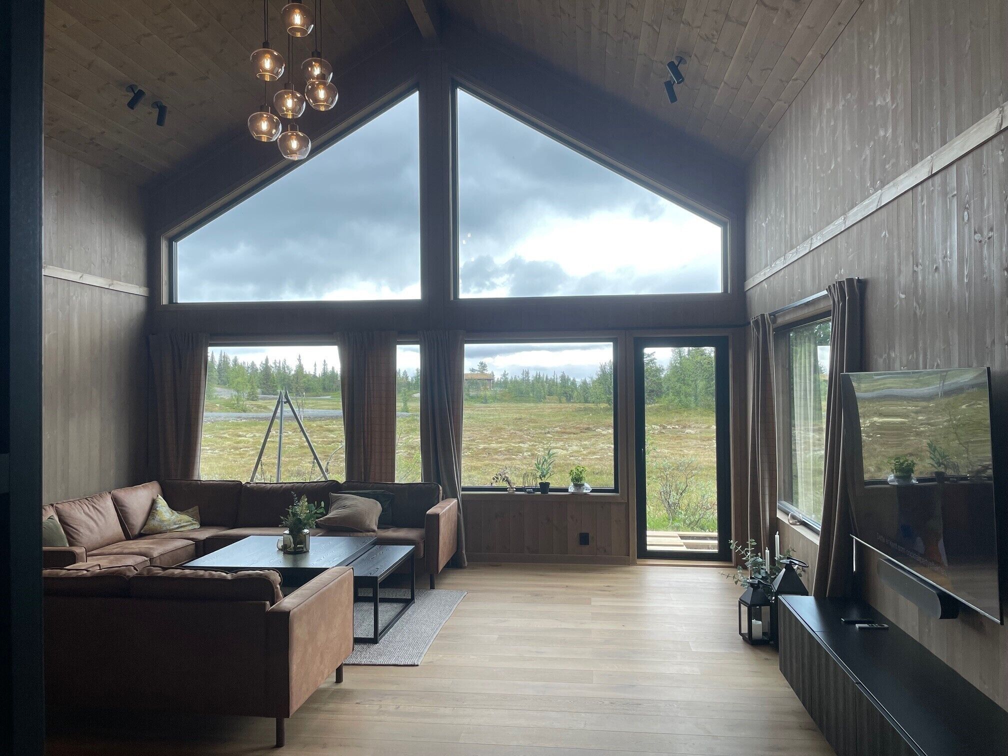 Televisie en een open haard