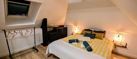 Iron/ironing board, WiFi, bed sheets