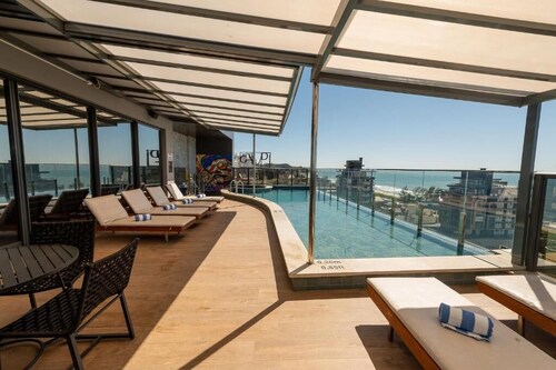 Luxury Stay Steps from Praia Brava