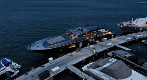 92ft Yacht, Jacuzzi, Bar & Skyline Views