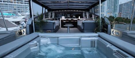 Bain à remous extérieur