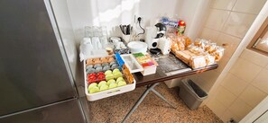 Interior - B&B La Promessa – 'Amore' Room with Balcony, Wi-Fi, and Air Conditioning (Pregnana Milanese)