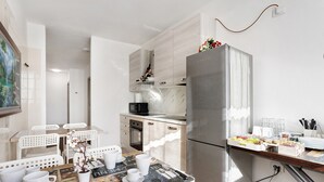 Unclassified image, 2 of 24, button - B&B La Promessa – 'Amore' Room with Balcony, Wi-Fi, and Air Conditioning (Pregnana Milanese)