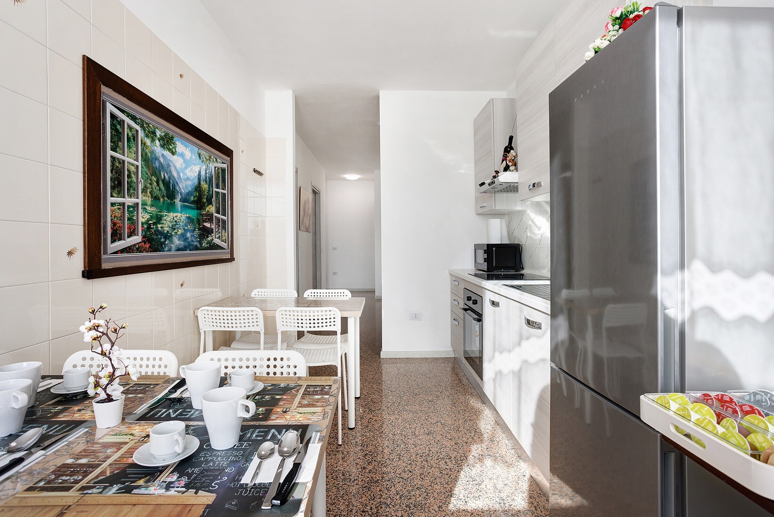 Frigorifero, microonde, forno, piano cottura