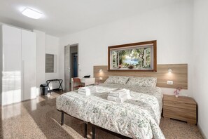 1 bedroom, WiFi, bed sheets - B&B La Promessa – 'Amore' Room with Balcony, Wi-Fi, and Air Conditioning (Pregnana Milanese)