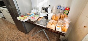 Dining - B&B La Promessa – 'Amore' Room with Balcony, Wi-Fi, and Air Conditioning (Pregnana Milanese)