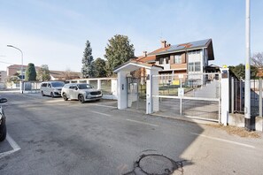 Property grounds - B&B La Promessa – 'Amore' Room with Balcony, Wi-Fi, and Air Conditioning (Pregnana Milanese)