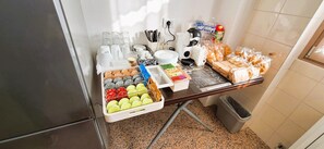 Interior - B&B La Promessa – 'Amore' Room with Balcony, Wi-Fi, and Air Conditioning (Pregnana Milanese)