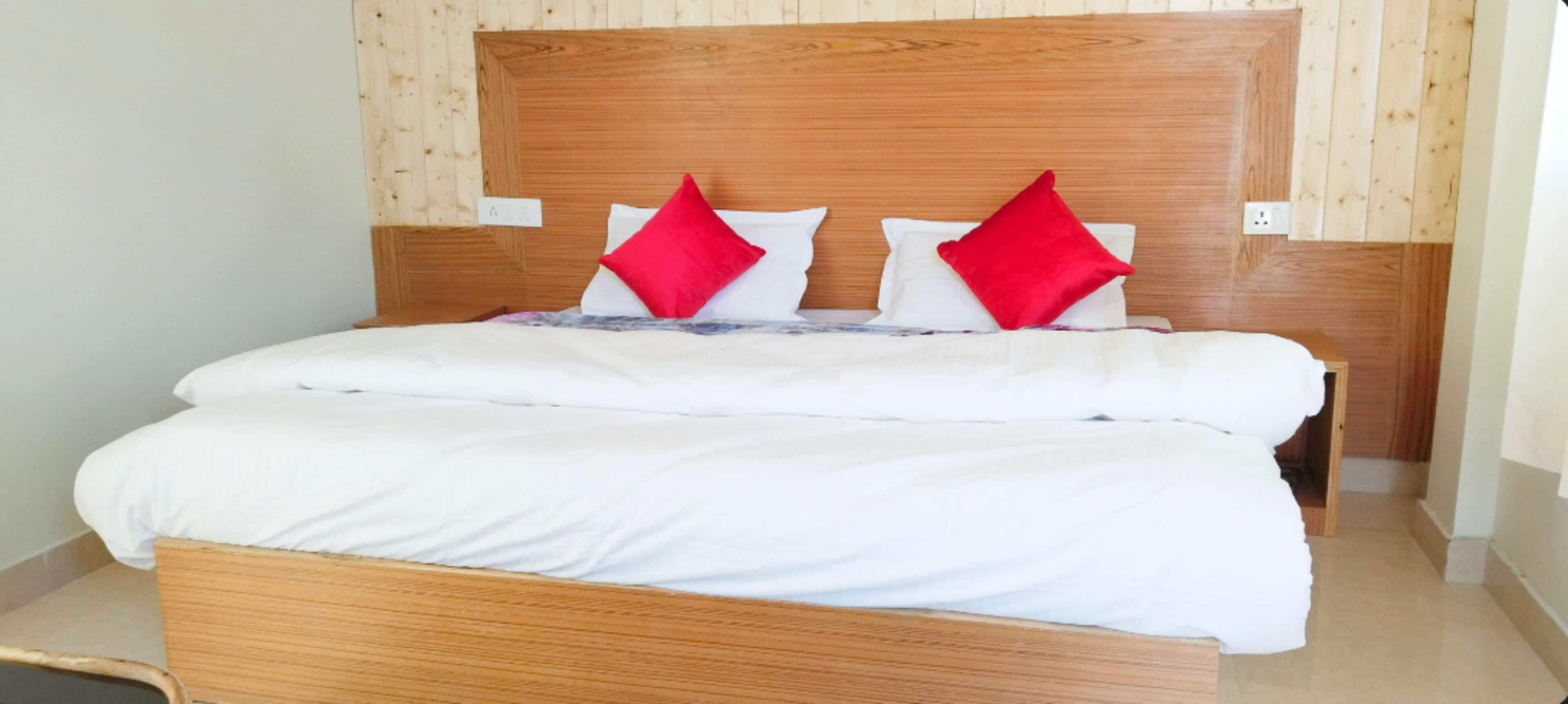 Deluxe Double Room, Valley View | Desk, free WiFi