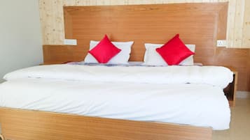 Deluxe Double Room, Valley View | Meja, Wi-fi percuma