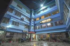 A multi-story building with a sign for "Kahini Hotel" at the entrance. - KAHINI HOTEL (Digha)