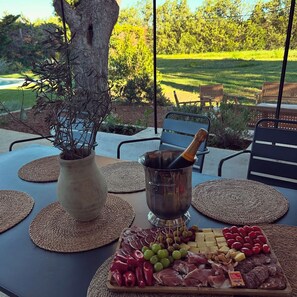 Outdoor dining - Superb mas provençal with swimming pool in the Luberon (Lagnes)
