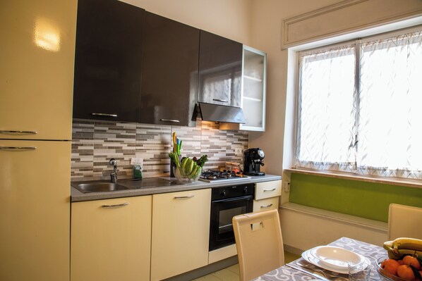 Standard Apartment, Multiple Bedrooms (Sunny Sea View) | Private kitchen