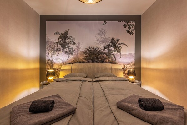1 bedroom, iron/ironing board, WiFi, bed sheets - Stylish condo w balcony next to Andrassy road (Budapest)