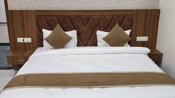 Dobbeltrom – deluxe, byutsikt | Strykejern/-brett og wi-fi (inkludert)