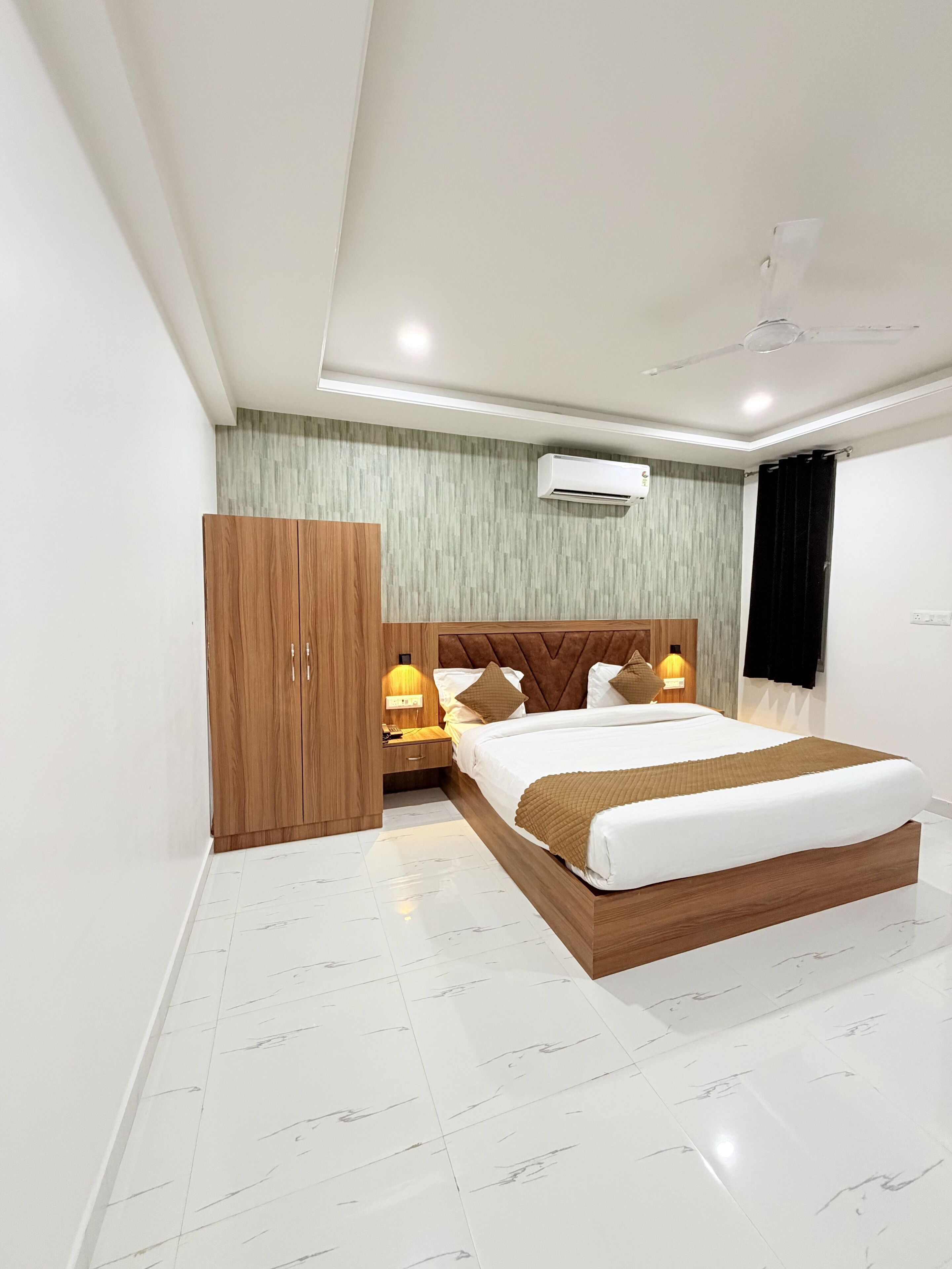 Superior Room | Iron/ironing board, free WiFi