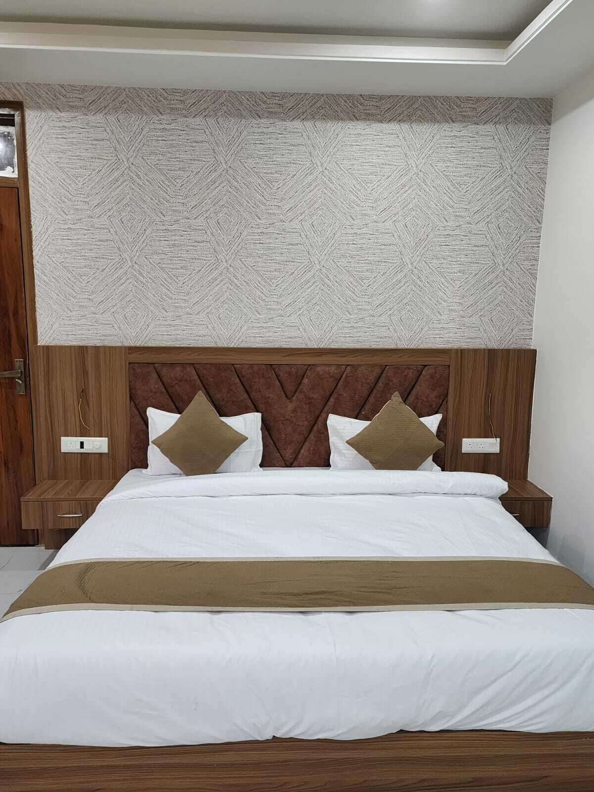 Deluxe Double Room, City View | Iron/ironing board, free WiFi