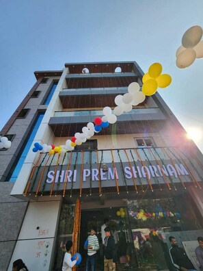 Front of property - Shri Prem Sharnam (Vrindavan)