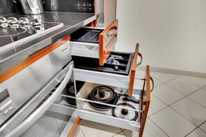Fridge, microwave, oven, stovetop - Vesna Luxe Penthouse Living at MGM Signature (Las Vegas)
