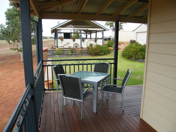Maison, 5 chambres, fumeur, balcon | Restauration extérieure