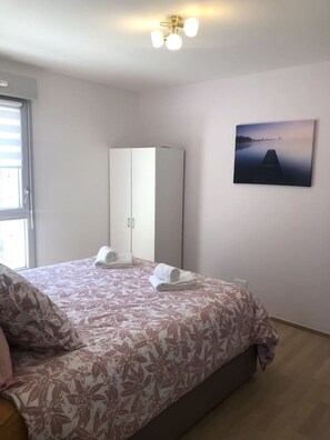 Desk, iron/ironing board, free WiFi, bed sheets - Appartement 48m² 1 chambre, garage, proche du lac (Aix-les-Bains)