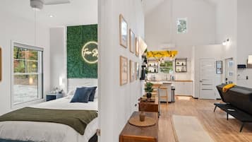 3 bedrooms, in-room safe, iron/ironing board, free WiFi