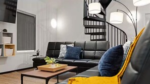 Living area - 1B Farm Stay in Large Luxury European Barndominium (Jefferson City)