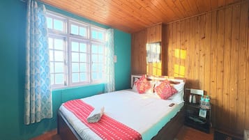 Deluxe Room | Desk, free WiFi