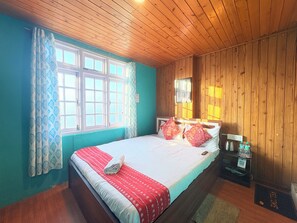 Deluxe Room | Desk, free WiFi - Hotel Pinecrest Inn Darjeeling (Darjeeling)