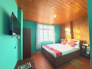 Desk, free WiFi - Hotel Pinecrest Inn Darjeeling (Darjeeling)