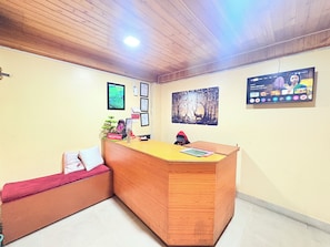 Reception - Hotel Pinecrest Inn Darjeeling (Darjeeling)