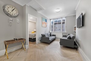 Iron/ironing board, WiFi, bed sheets - Orsett Terrace Flat Lower Ground Floor Sleeps 4 (London)